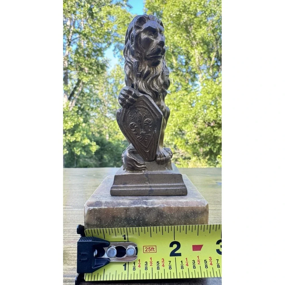 Vintage Lion Bookends Stone Base Heraldic Shield Old World Decor‎